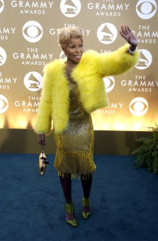 46TH ANNUAL GRAMMY AWARDS  Singer Mary J. Blige arrives at the 46th Annual Grammy Awards show at t