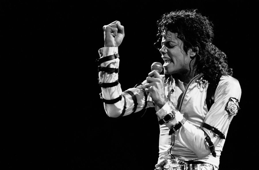 10 Iconic Photos Of Michael Jackson Majic 94 5