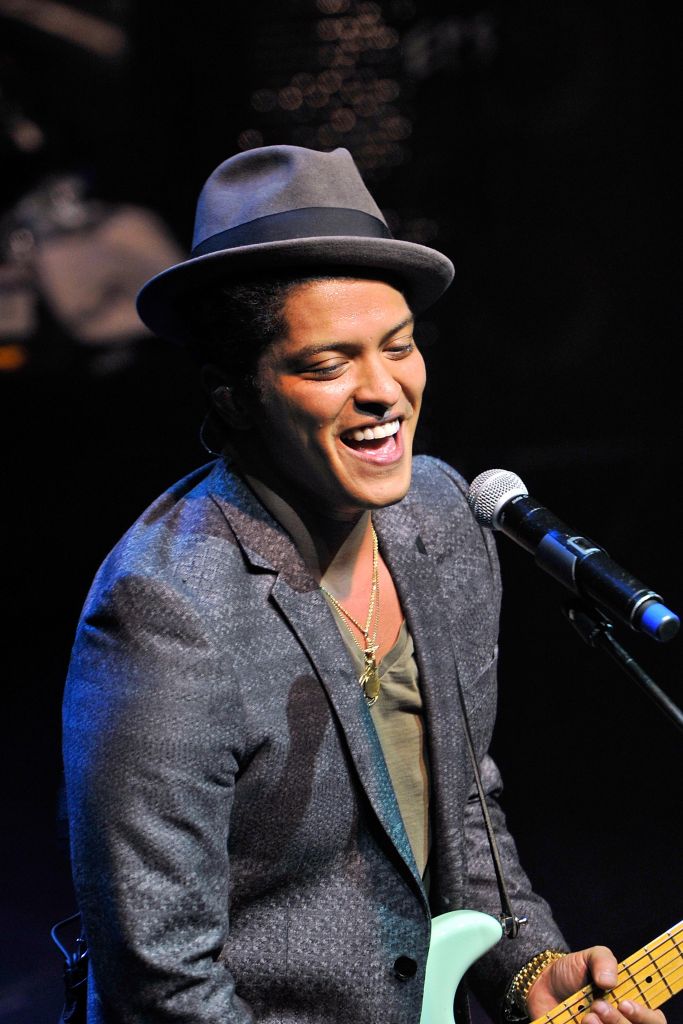 Bruno Mars Performs in London