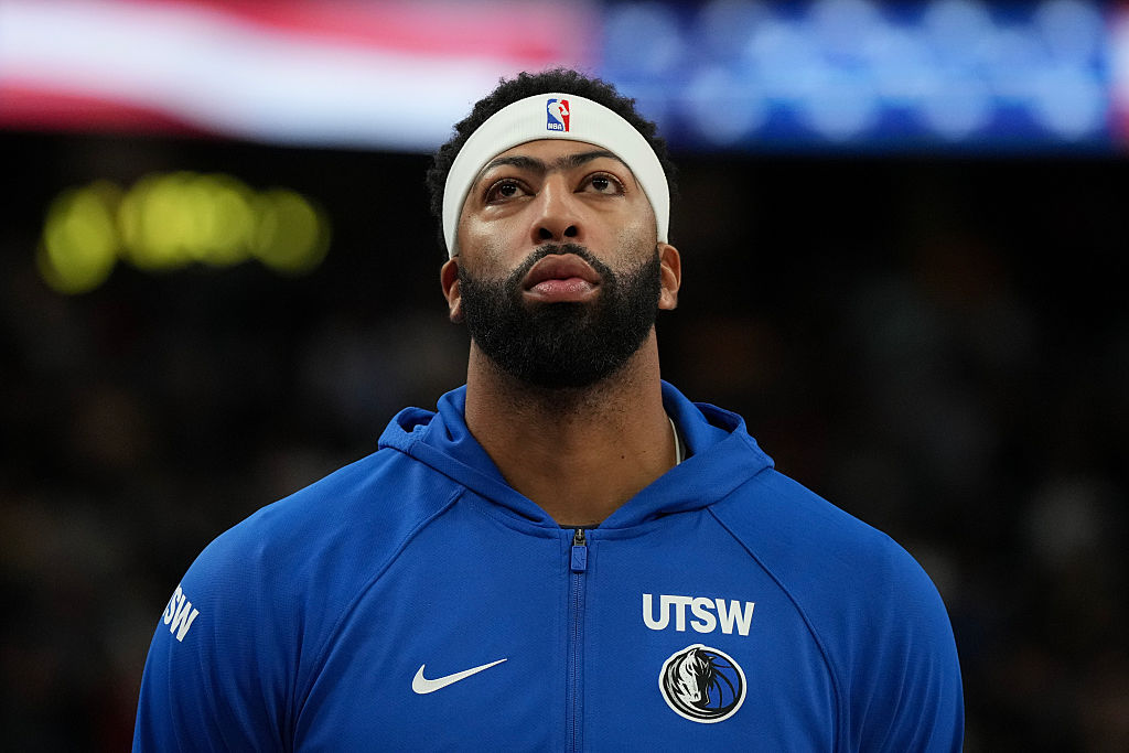 Dallas Mavericks v Los Angeles Lakers